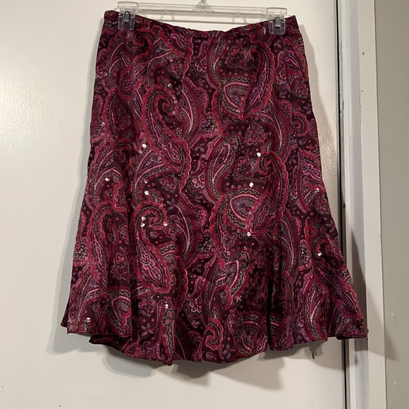 Loft by Ann Taylor paisley print skirt for women with built in lining. Size 4P - Picture 5 of 6